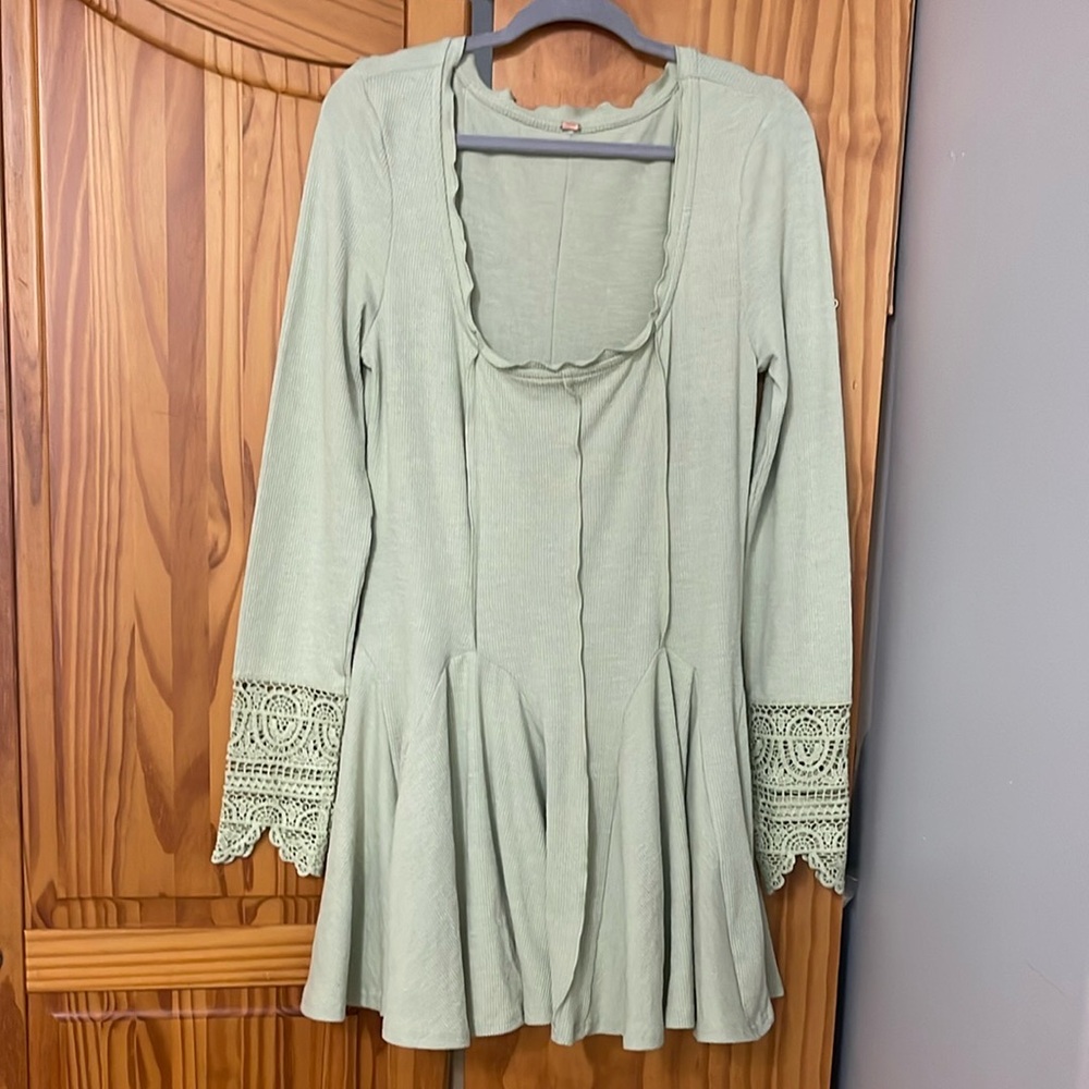 FREE PEOPLE THERMAL ASYMMETRICAL DRESS WOMENS SAGE GREEN CROCHET THUMB HOLES - Picture 2 of 16
